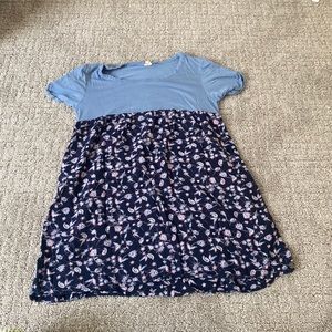 Such a cute free! Has been worn but still in great condition Bought it from roxy
